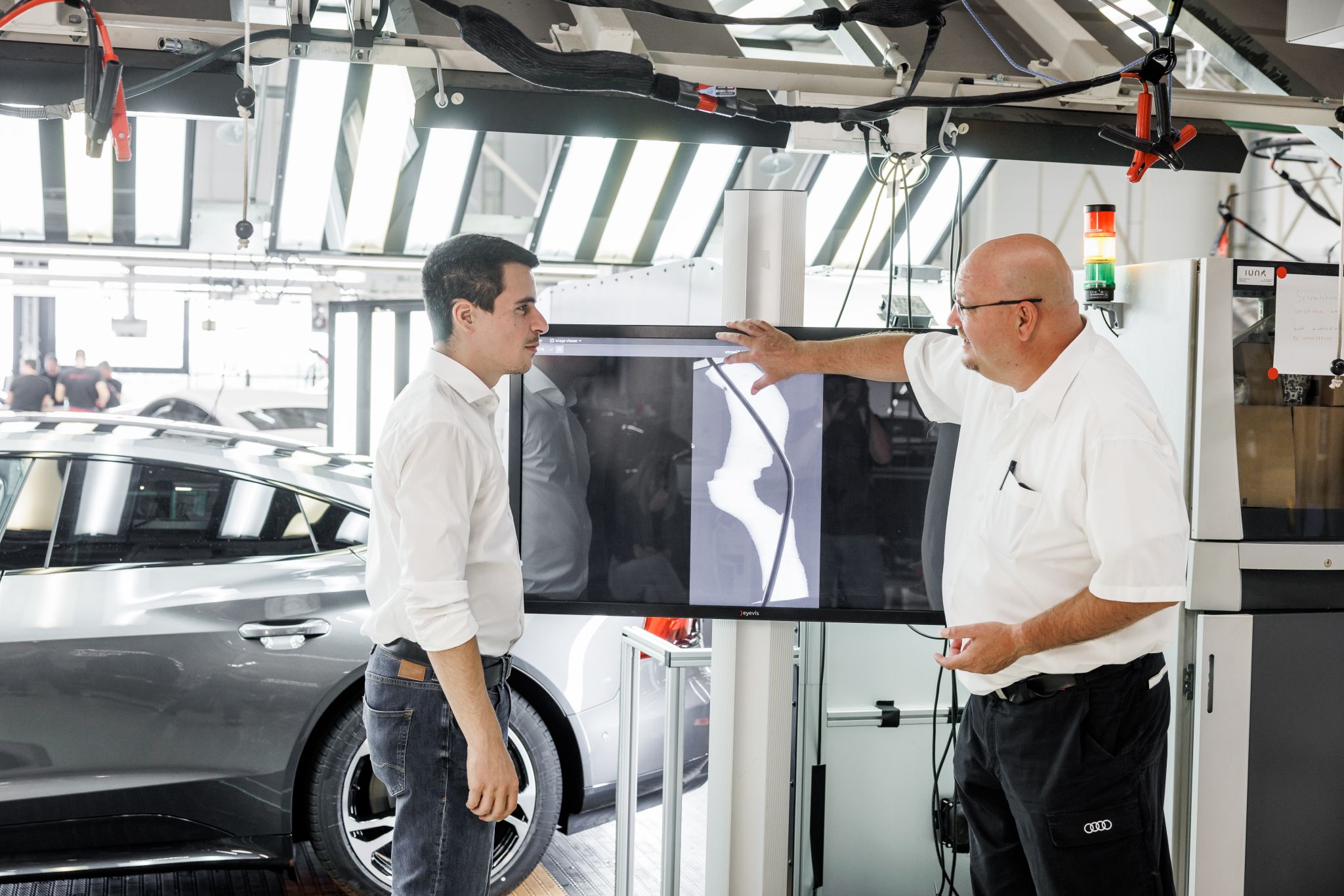 IUNA team member discussing Auto Scanner results with Audi specialist