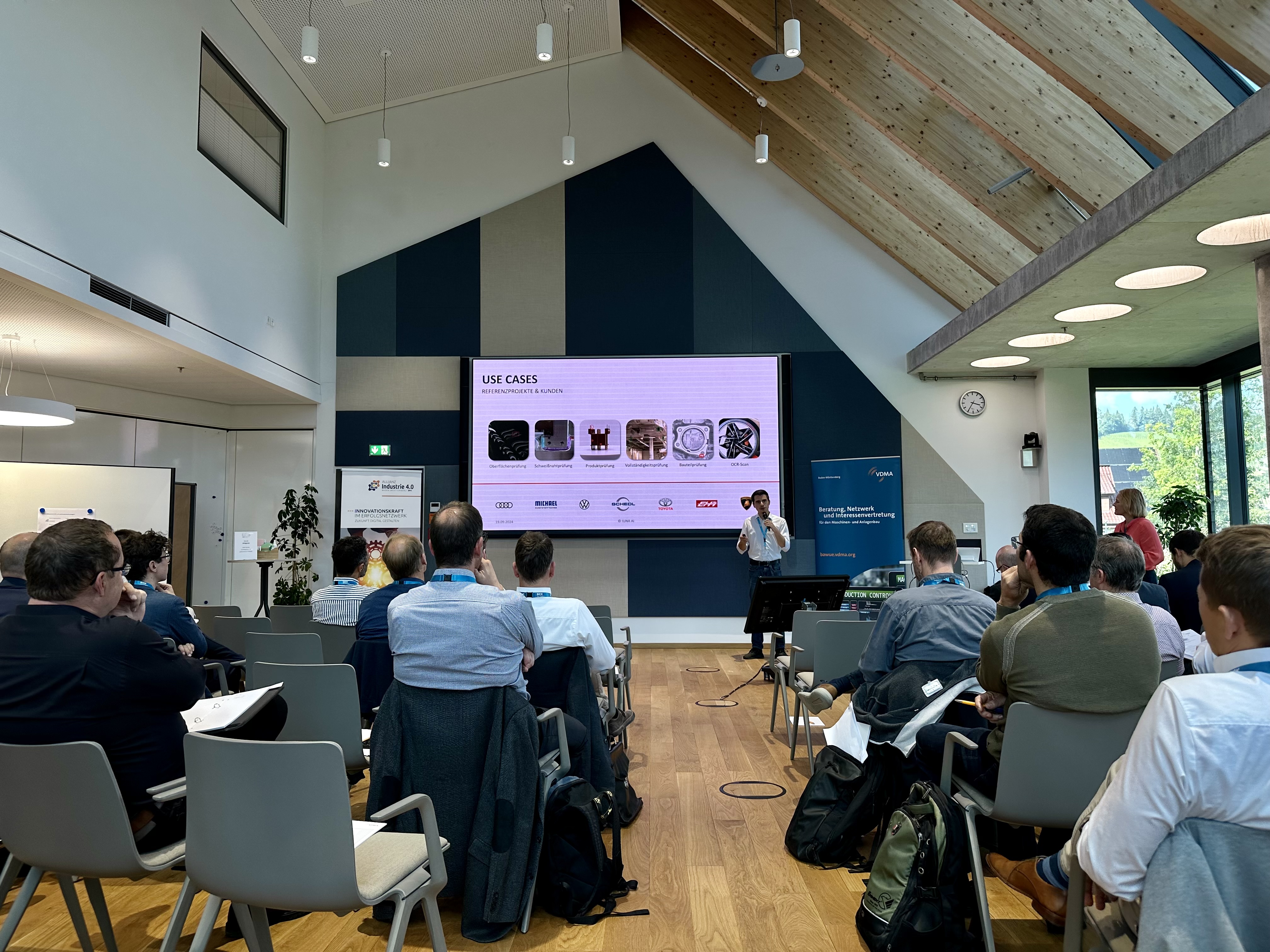 IUNA AI presentation at Industry 4.0 Award event